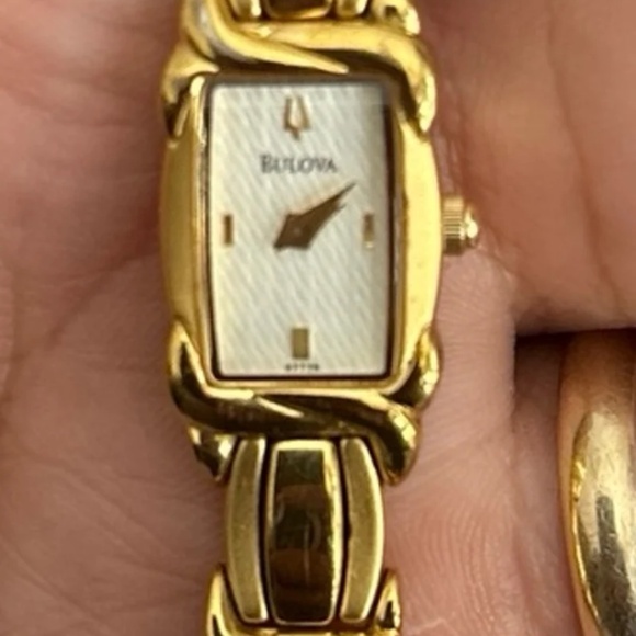 Bulova ladies watch - Picture 1 of 2